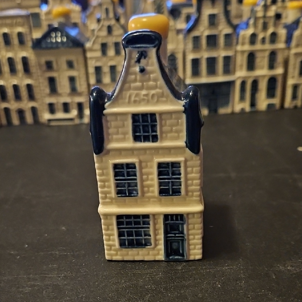 KLM Delft Ceramic Dutch House Figurine Collectable # 16